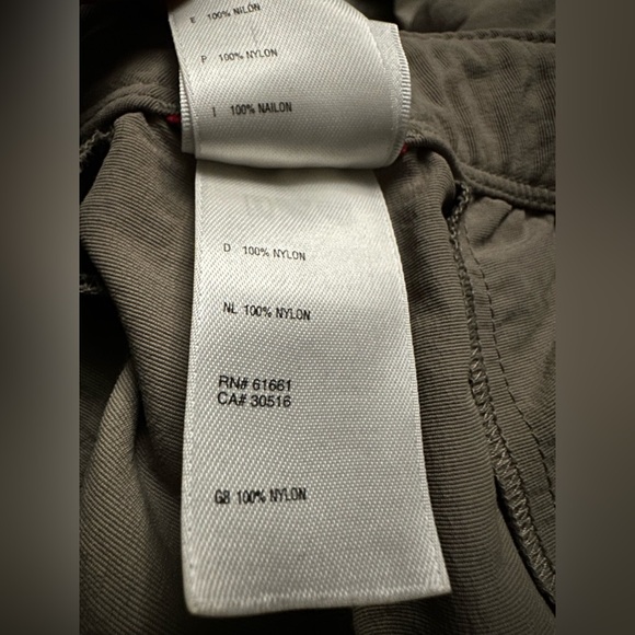 The North Face Light Gray Capris with Black Waist Strap - Picture 4 of 4